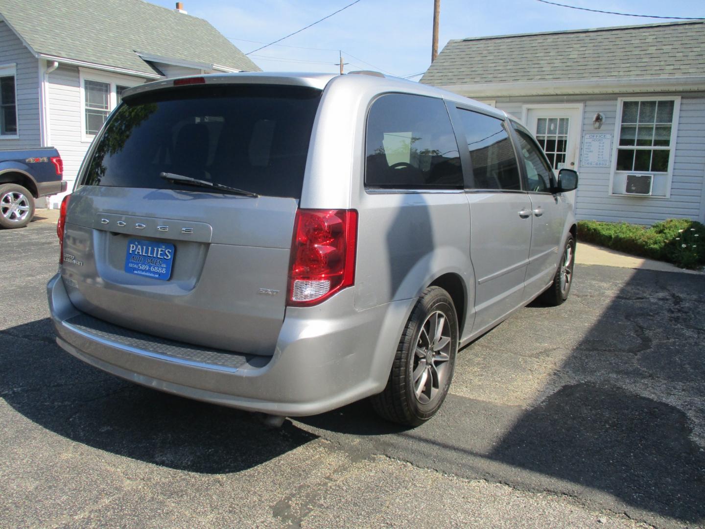 2017 Dodge Grand Caravan (2C4RDGCG5HR) , located at 540a Delsea Drive, Sewell, NJ, 08080, (856) 589-6888, 39.752560, -75.111206 - Photo#8